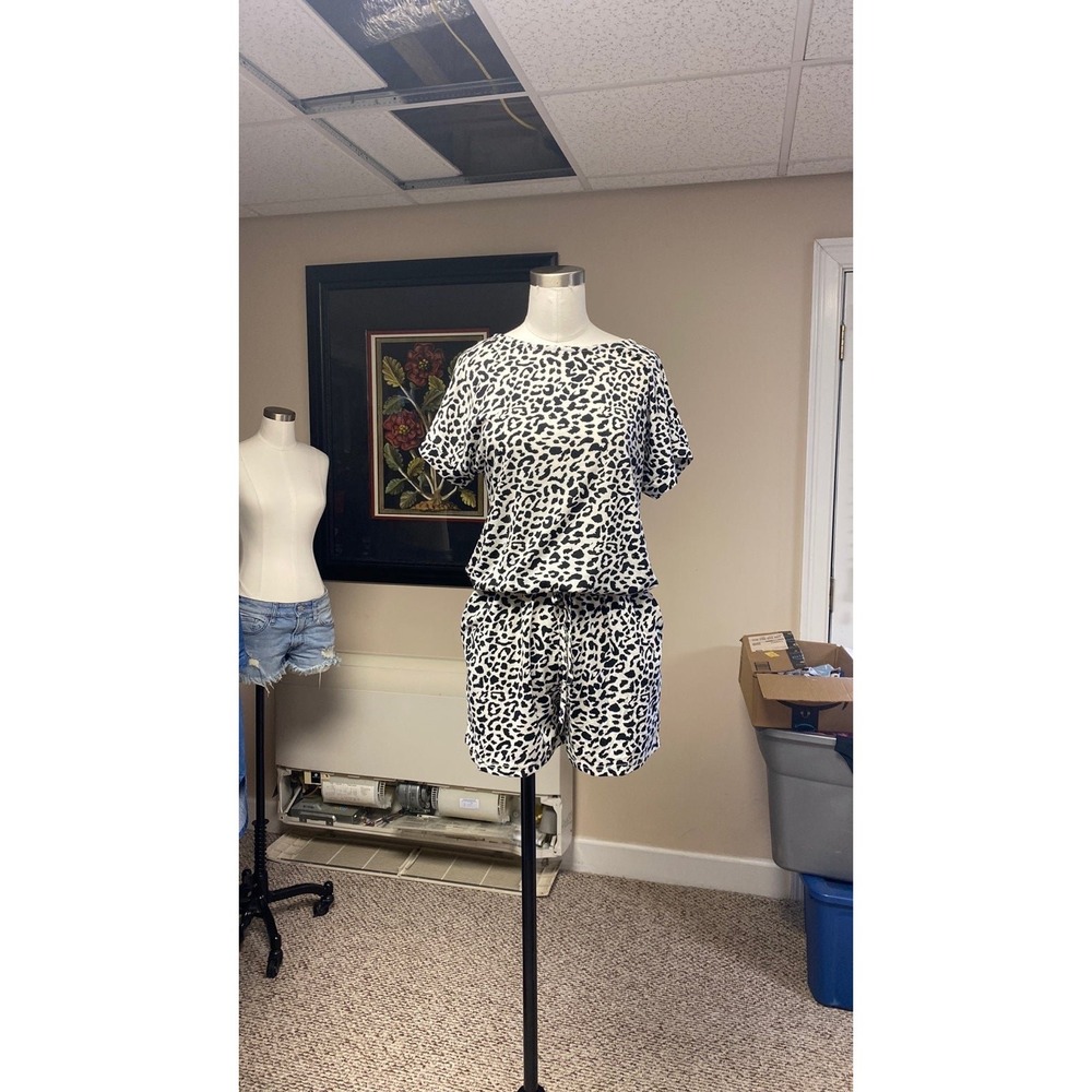 Woman's‎ rompers
